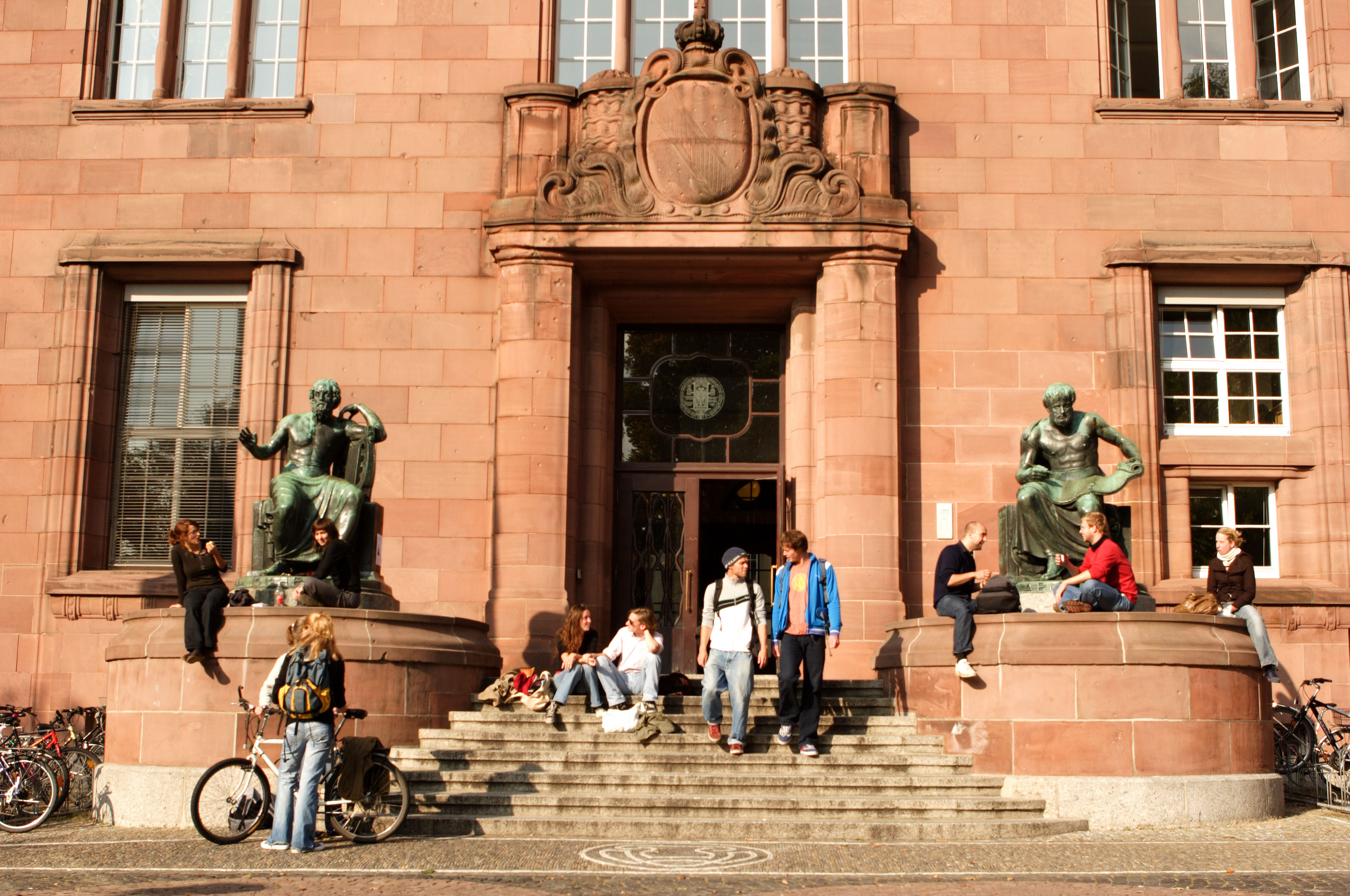 Eingang KGI Uni Freiburg